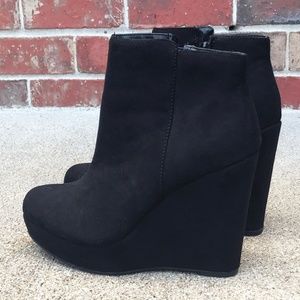 NEW Forever21 Black Faux Suede Wedges - Size 7.5